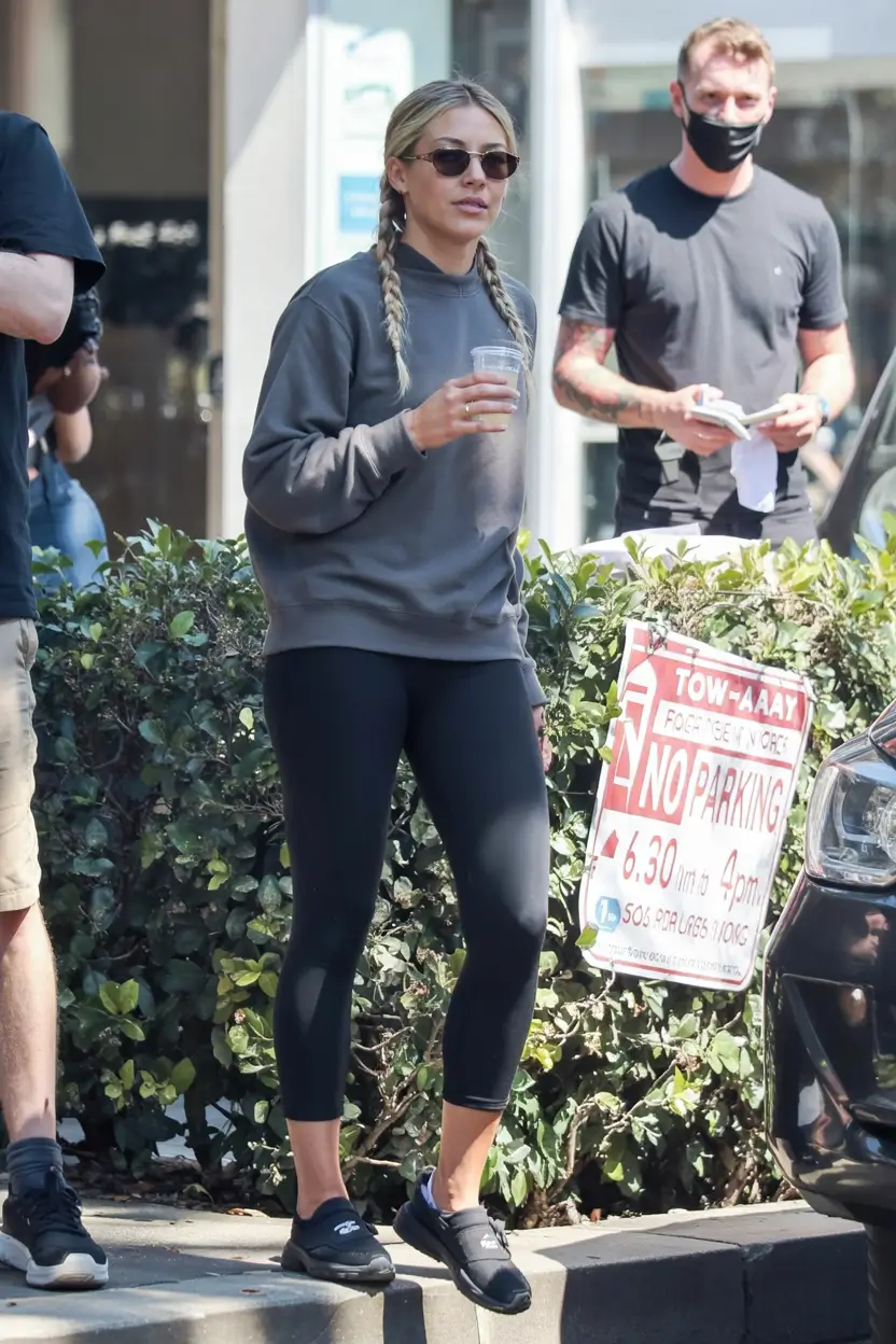 Soft Leggings Outfit Spring 2026: Fresh, Cozy & Modern Looks for the New Season