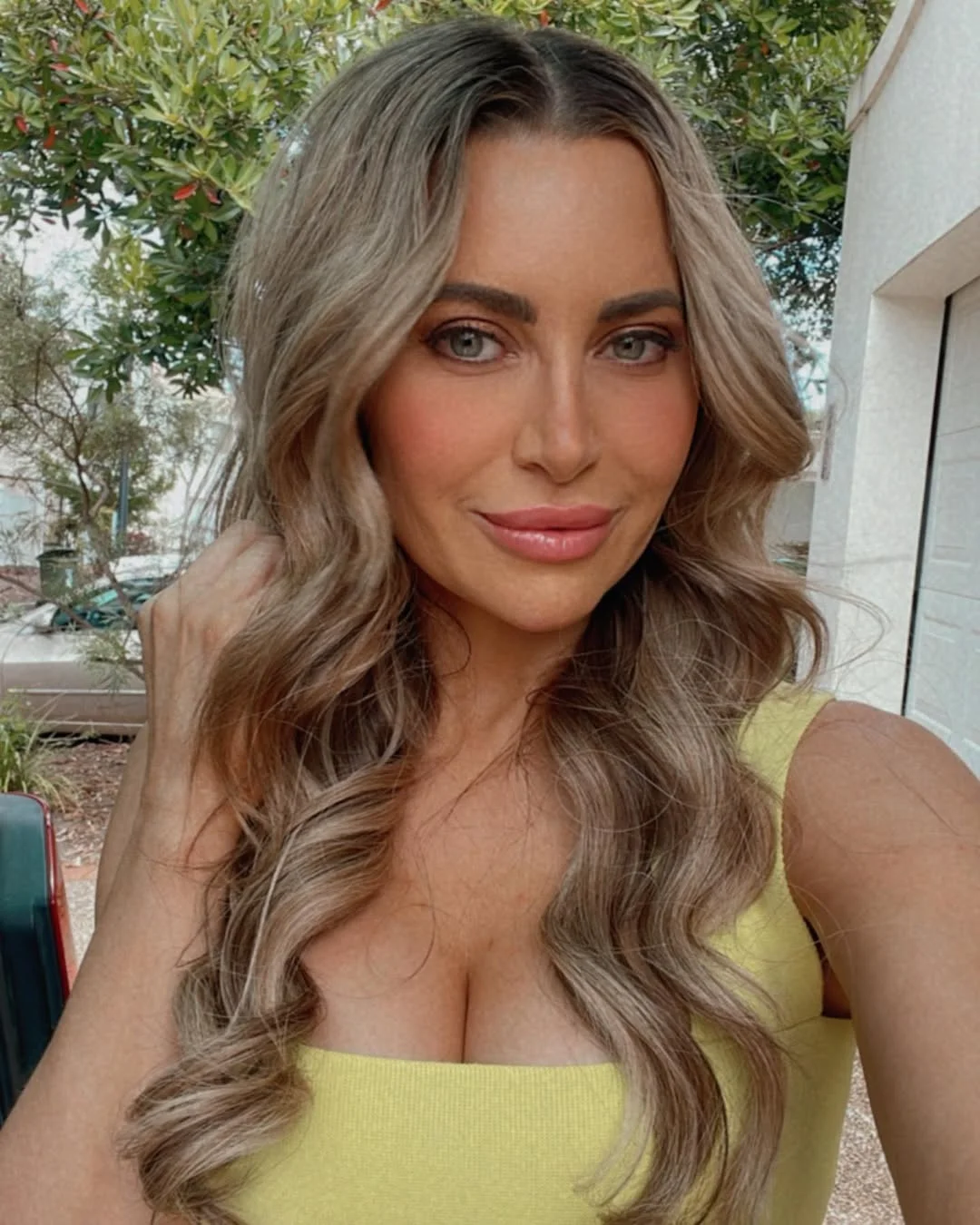 Bright Summer Hair Color for Tan Skin 2026: Sun-Kissed Shades That Actually Glow