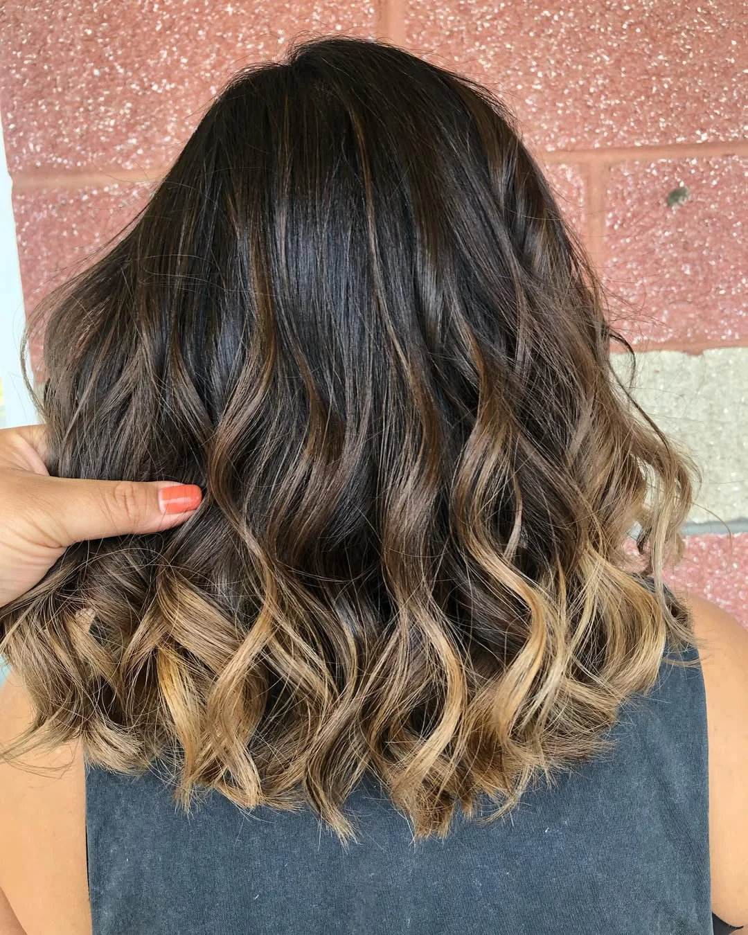 Bright Summer Hair Color for Tan Skin 2026: Sun-Kissed Shades That Actually Glow