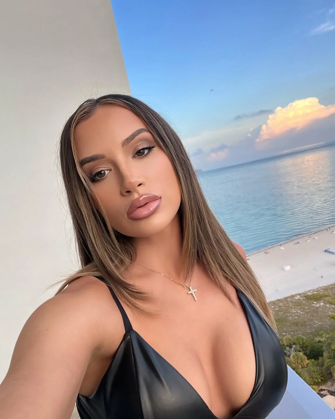 Bright Summer Hair Color for Tan Skin 2026: Sun-Kissed Shades That Actually Glow